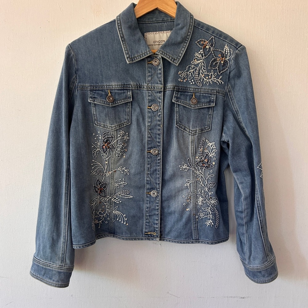 Chicos Denim Jacket Womens Large Blue Floral Embroidered Sequin Platinum Trucker